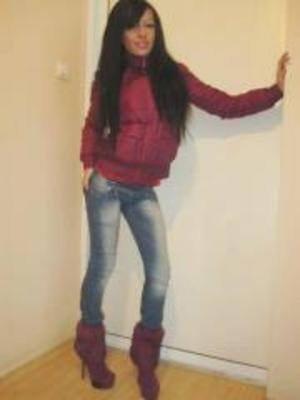 Elise (28), Massachusetts | Casual Encounters and Chat