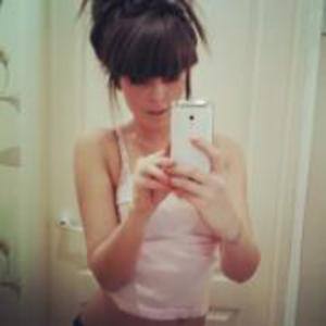 Ingrid, 25 from Illinois | Older Men and Younger Women Dating