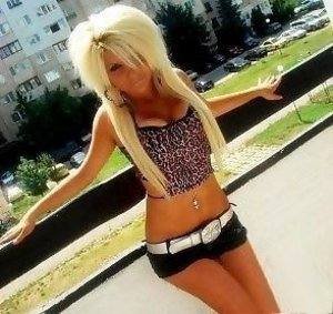 Maeve (23) in Hawaii | Local Adult Woman