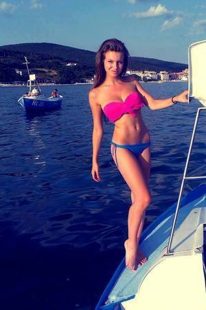 Ashleigh (20) in Costa Mesa, CA, adult profile photo