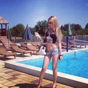 Photo of Justina (25), adult profile in Kanata, ONT