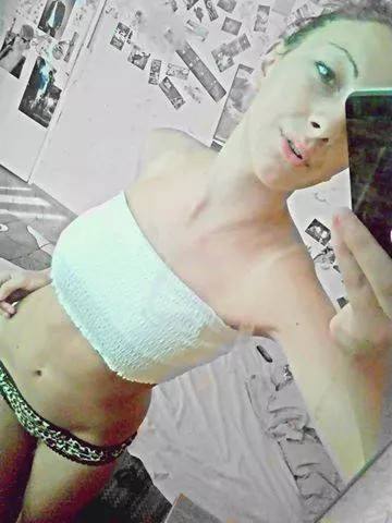 Ashly (20) in Connecticut | Local Adult Woman