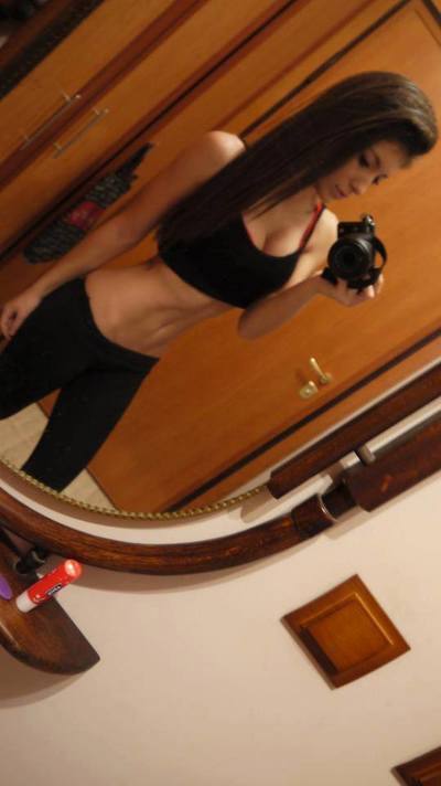Juliana (26) in Quebec | Local Adult Woman