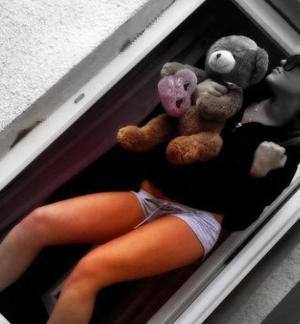 Chat with Karlie (28) | Quebec Local Women