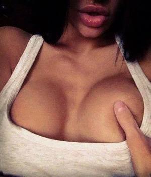 Simone (18) in Quebec | Local Adult Woman