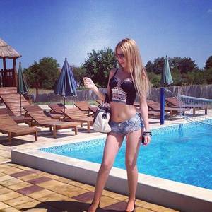 Joanna from New York is interested in nsa sex with a nice, young man