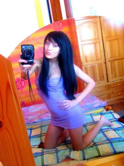 Dominica from West Covina, California is looking for adult webcam chat