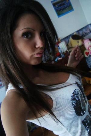 Cora from Florida is interested in nsa sex with a nice, young man