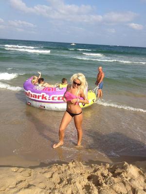 Adriana from Illinois is interested in nsa sex with a nice, young man