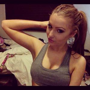 Vannesa from Island Lake, Illinois is looking for adult webcam chat