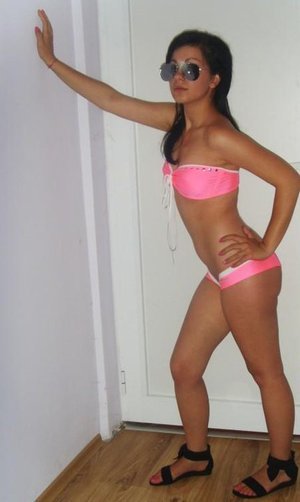 Finding a fuck buddy like Mariam from Michigan has never been easier