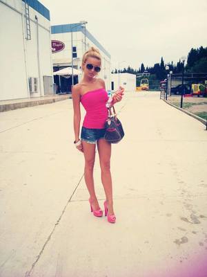 Escorts like Selena are down to fuck you now!