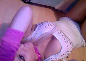 Looking for girls down to fuck? Kameron from Illinois is your girl