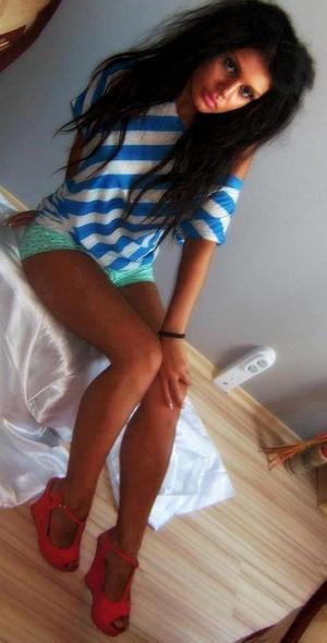 Magdalena from Pennsylvania is looking for adult webcam chat