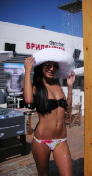 Escorts like Ellie are down to fuck you now!