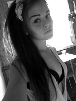 Julienne from Arnold, Nebraska is looking for adult webcam chat