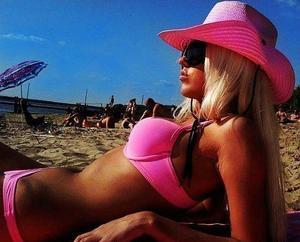 Escorts like Maria are down to fuck you now!