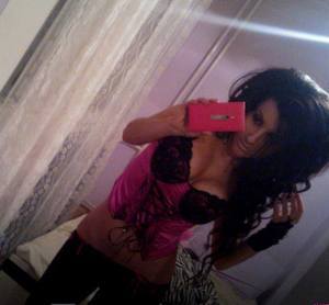 Kelly is a cheater looking for a guy like you!