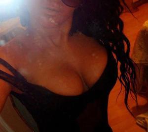 Stephanie from Illinois is interested in nsa sex with a nice, young man