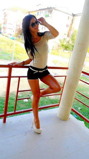 Looking for girls down to fuck? Simone from Colorado is your girl