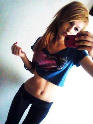Antonia from Wisconsin is looking for adult webcam chat