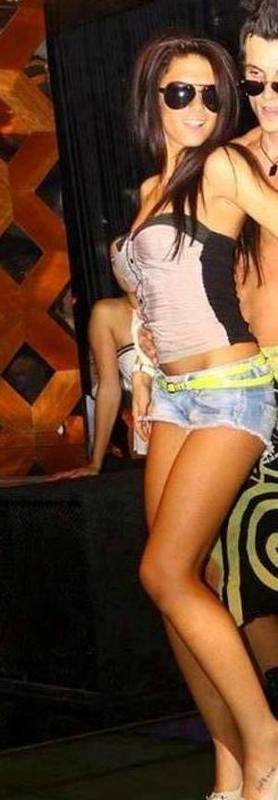 Meet local singles like Joelle from Kansas who want to fuck tonight