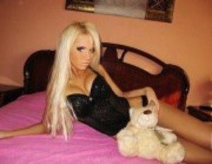 Liane from Woodbury, Kentucky is looking for adult webcam chat