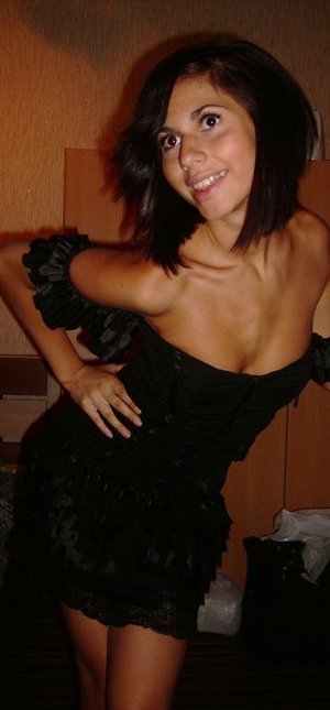 Elana from Brighton, Colorado is looking for adult webcam chat