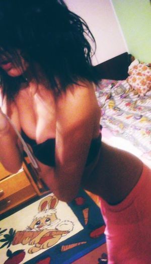 Jacklyn from Atlanta, Kansas is looking for adult webcam chat