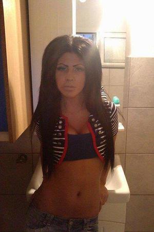 Hope from Kansas is looking for adult webcam chat