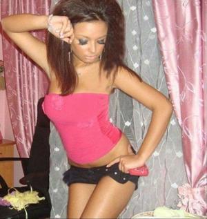 Rosalinda from Kula, Hawaii is looking for adult webcam chat