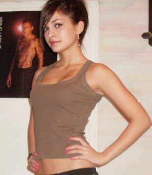 Looking for local cheaters? Take Alena from Hawaii home with you