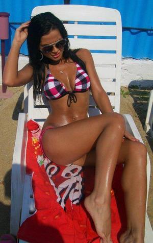 Meet local singles like Sienna from Ontario who want to fuck tonight