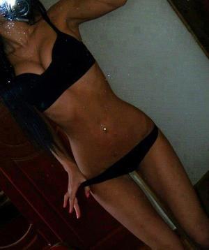 Genoveva from Worland, Wyoming is looking for adult webcam chat