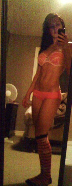 Lita from Columbia Falls, Montana is looking for adult webcam chat