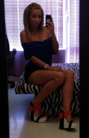 Leonarda from Edgar Springs, Missouri is looking for adult webcam chat