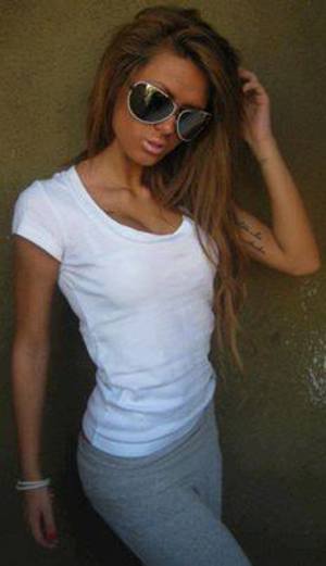 Shonda from Benoit, Wisconsin is looking for adult webcam chat