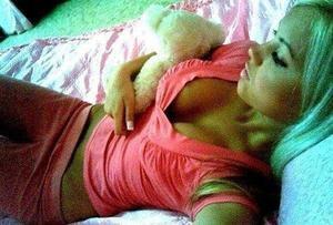 Shenna from Lanai City, Hawaii is looking for adult webcam chat
